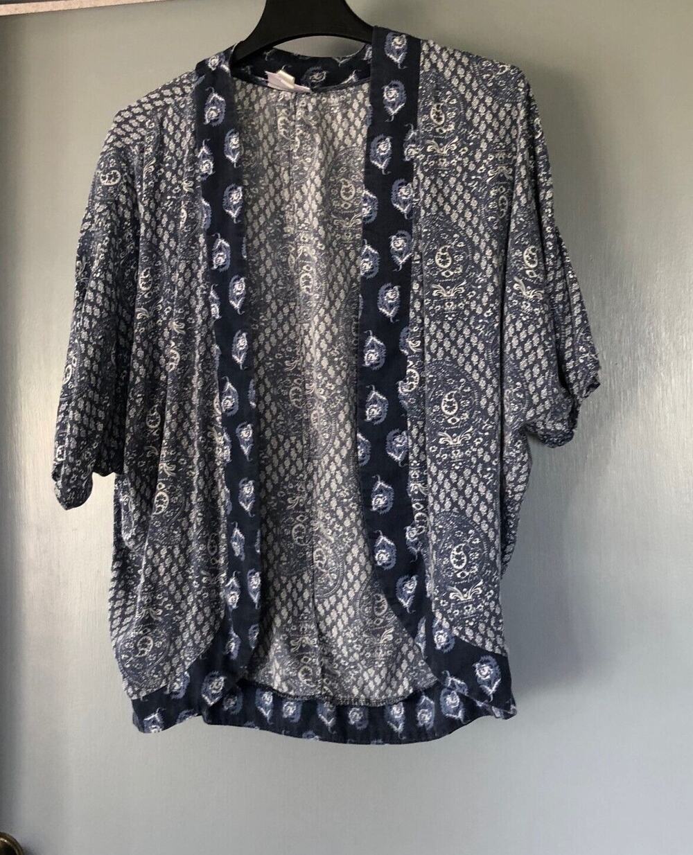 Tanzara Top Size Small Open Front short Sleeve Blue Paisley